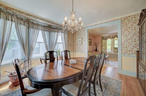 77 Hillcrest Rd, Maplewood NJ  07040-1605 exterior