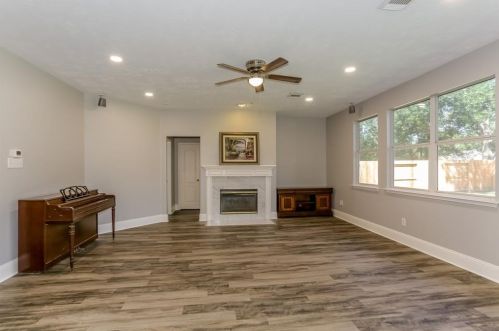 2207 Stoneycreek Park Ct, Conroe TX  77385 exterior