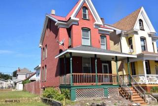 2822 Oak Ave, Altoona, PA 16601-1622