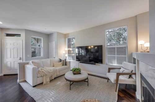 1804 Crescent Oak, Irvine CA  92618-4027 exterior