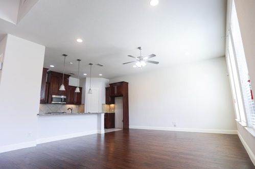 10529 Chaucer Hill Ln, Irving TX  75063-5442 exterior
