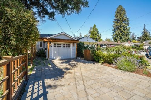 1384 Chestnut St, San Carlos, CA 94070-4715