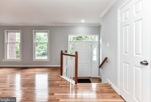 6898 Mclean Province Cir, Falls Church, VA 22043-1670