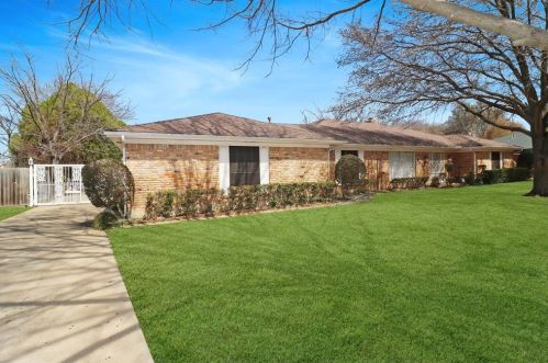 5513 Charlott St, Fort Worth, TX 76112-2924