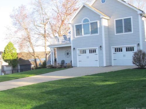 8 Woodland Dr, Niantic, CT 06357-3313