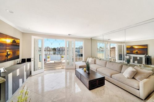3561 Windspun Dr, Huntington Beach CA  92649-2027 exterior