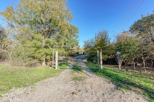 209 Dry Willow Rd, Webberville, TX 78621-5751