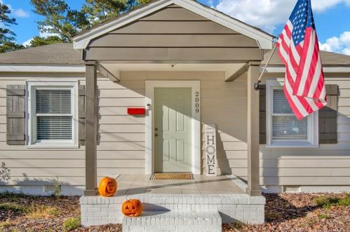 2009 Wheat St, Rockingham, NC 28379-4033