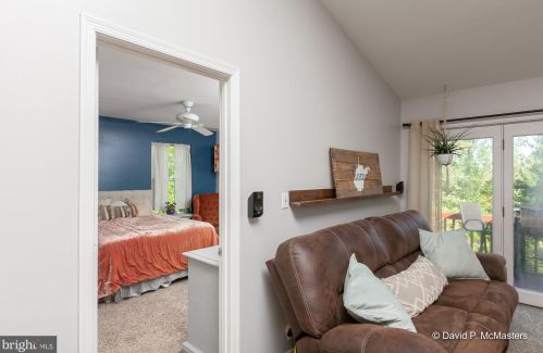 423 Shannondale Rd, Harpers Ferry WV 25425-4564 exterior