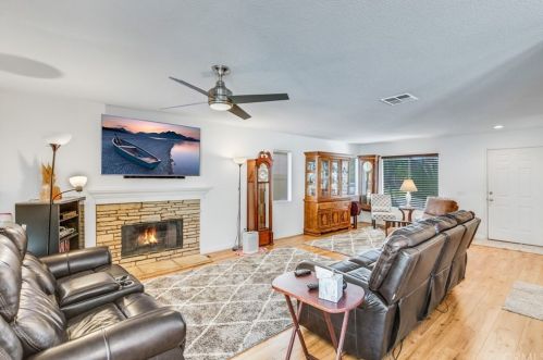 13125 Bay Meadow Ave, Chino, CA 91710-5957