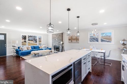 8114 Drayton Ln, Springfield VA  22151-1814 exterior