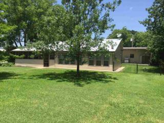 7026 A St, Kingston, OK 73439