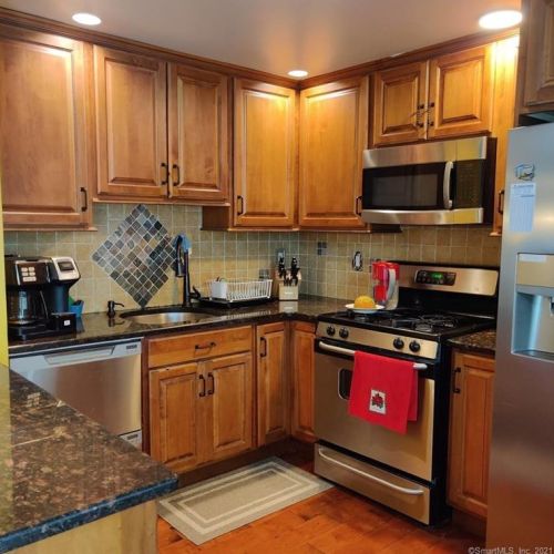 32 Kendall Ct, Norwalk, CT 06850-2508