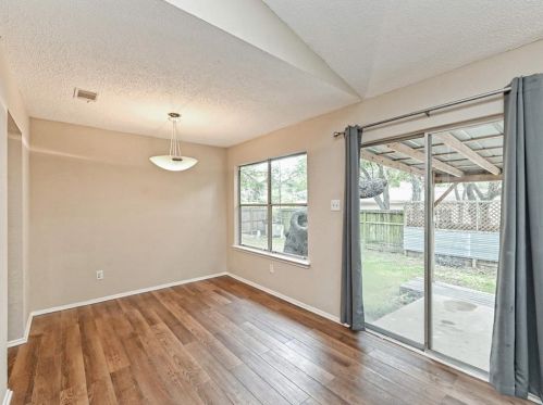 8903 Curlew Dr, Austin, TX 78748-5136