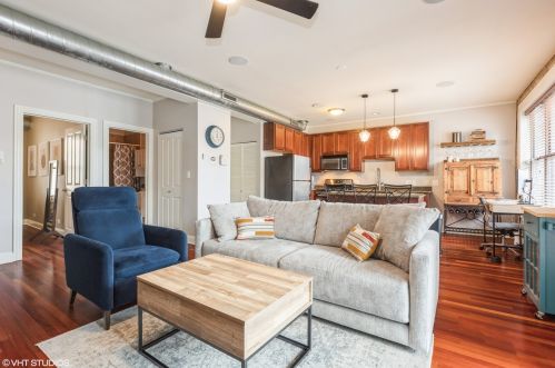 3551 Paulina St, Chicago, IL 60657-1226