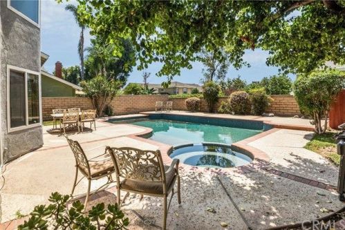 12 Blue Rdg, Irvine, CA 92620-2608