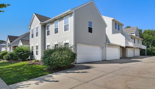 502 Hidden Creek Ln, North Aurora, IL 60542-1160