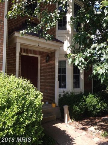 211 Braemar Pl, Fredericksburg, VA 22405-2070