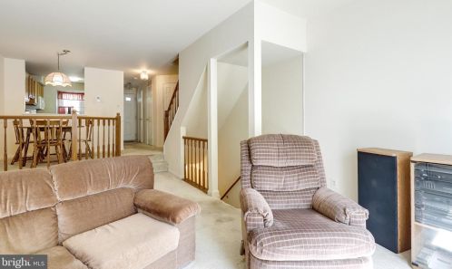 11951 Hollowwind Ct, Herndon, VA 20194-1537