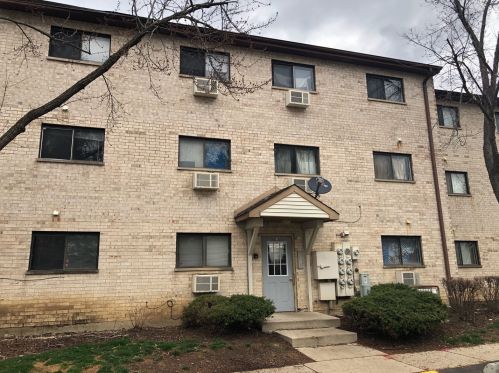 502 Spruce Dr, Palatine, IL 60074-2314