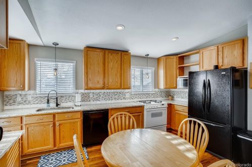 4648 Pagosa Way, Aurora CO 80011-4930 exterior