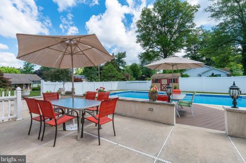 303 Devon Dr, Lancaster PA  17603-4609 exterior