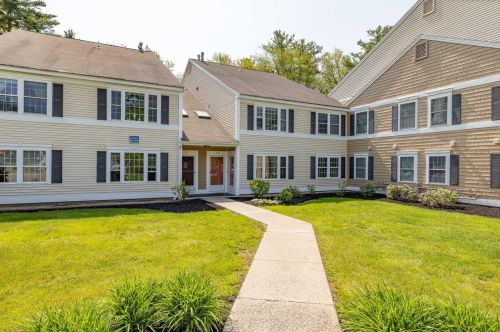 804 Springbrook Cir, Portsmouth, NH 03801-5632