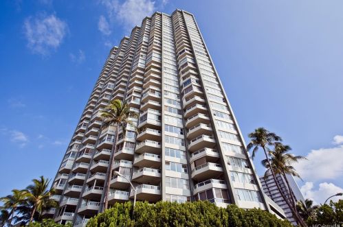 2600 Pualani Way, Honolulu HI  96815-3979 exterior