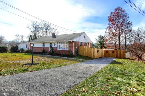 1131 Hermosa Ave, Lancaster, PA 17601-1525