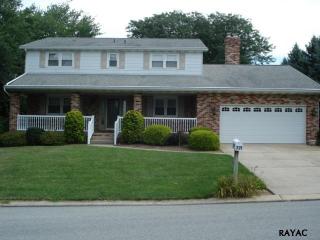 771 Dawnlight Dr, York, PA 17402-9223