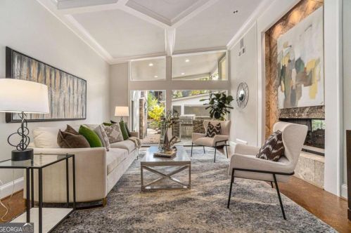 887 Berkshire Rd, Atlanta GA  30324-4929 exterior