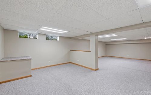 1210 Easton Dr, Carol Stream IL  60188-4817 exterior