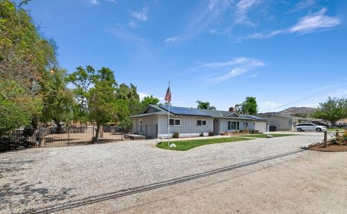 667 5th St, Norco, CA 92860-2106