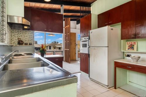 3474 Maluhia St, Honolulu HI  96816-2732 exterior