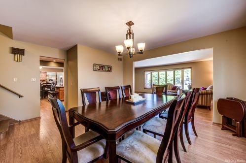 331 Ridgemoor Dr, Willowbrook IL  60527-5419 exterior