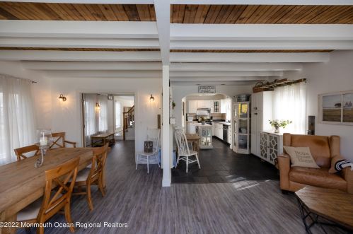 37 Hubbard Ave, Tinton Falls NJ 07701-5532 exterior