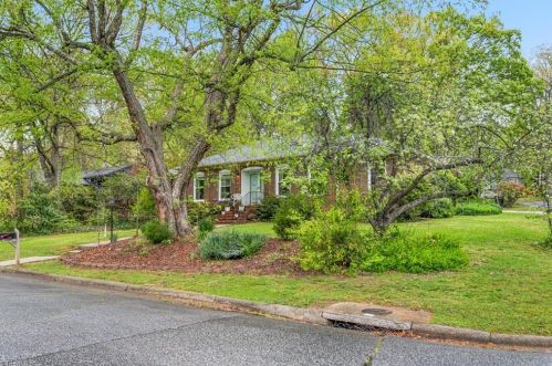 2300 Running Brook Dr, Greensboro, NC 27408-2826