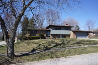 700 Spruce Rd, Frankfort, IL 60423-1040