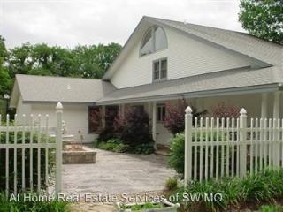 4411 Valley Rd, Springfield MO  65809-1623 exterior