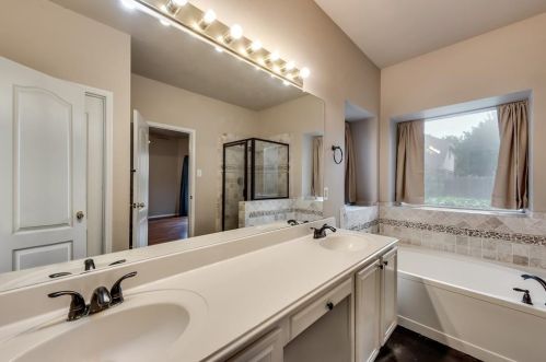 5700 Trinity Ln, Fort Worth TX  76137-5547 exterior