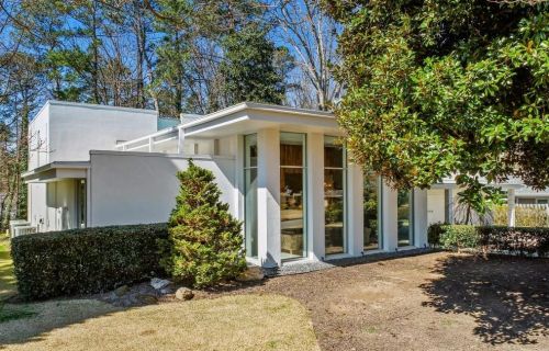 5890 Hilderbrand Dr, Atlanta GA  30328-5149 exterior