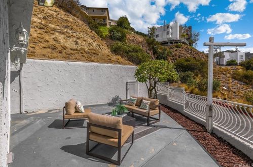 1623 Gladys Dr, Glendale CA  91206-1650 exterior