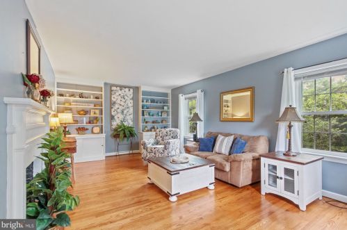 421 Hillcrest Rd, York, PA 17403-4711