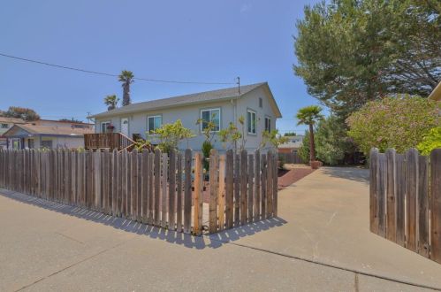 1237 Flores St, Seaside, CA 93955-5516