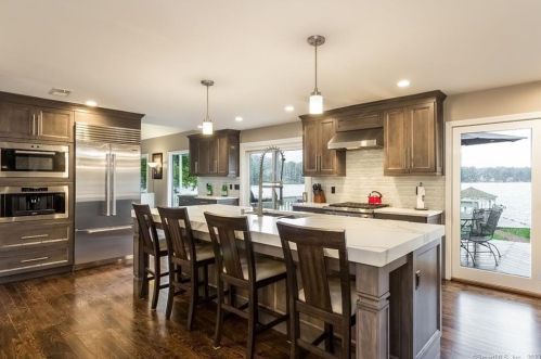 41 Lake Rd, Middlefield CT  06455-1037 exterior