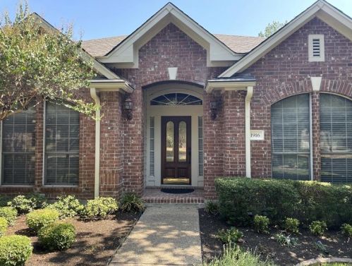 1916 Creole Dr, Austin TX  78727-3419 exterior