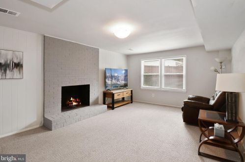 6717 Holford Ln, Springfield VA  22152-2935 exterior