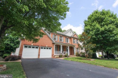 14618 General Washington Dr, Woodbridge, VA 22193-3258