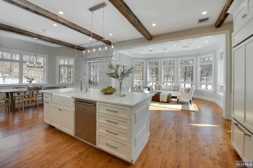 2 Lookout Dr, Upper Saddle River, NJ 07458-3314