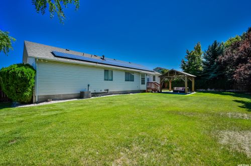 9242 Targhee Dr, Taylorsville UT 84088-6360 exterior